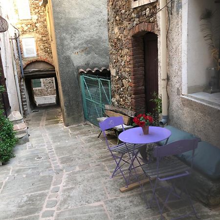 Logement Neuf Centre Du Village Aux Pieds Du Chateau Grimaud Esterno foto