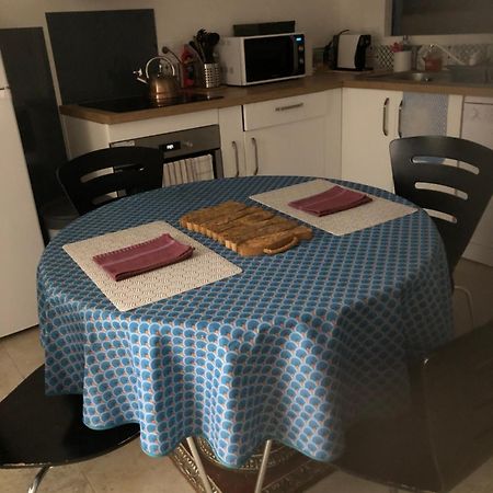 Logement Neuf Centre Du Village Aux Pieds Du Chateau Grimaud Esterno foto