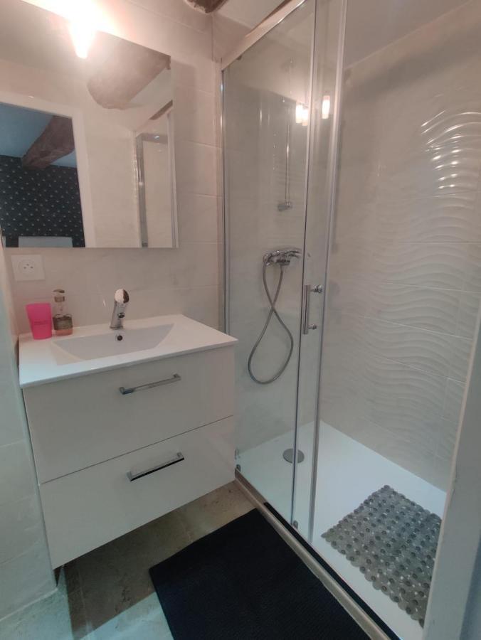 Logement Neuf Centre Du Village Aux Pieds Du Chateau Grimaud Esterno foto