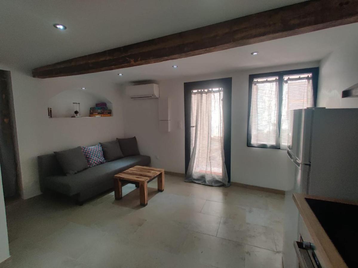 Logement Neuf Centre Du Village Aux Pieds Du Chateau Grimaud Esterno foto