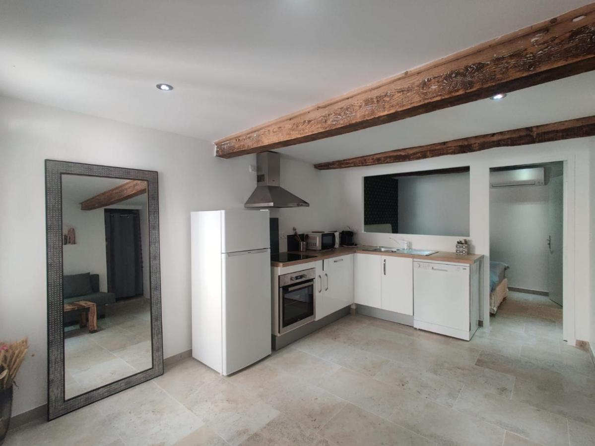 Logement Neuf Centre Du Village Aux Pieds Du Chateau Grimaud Esterno foto