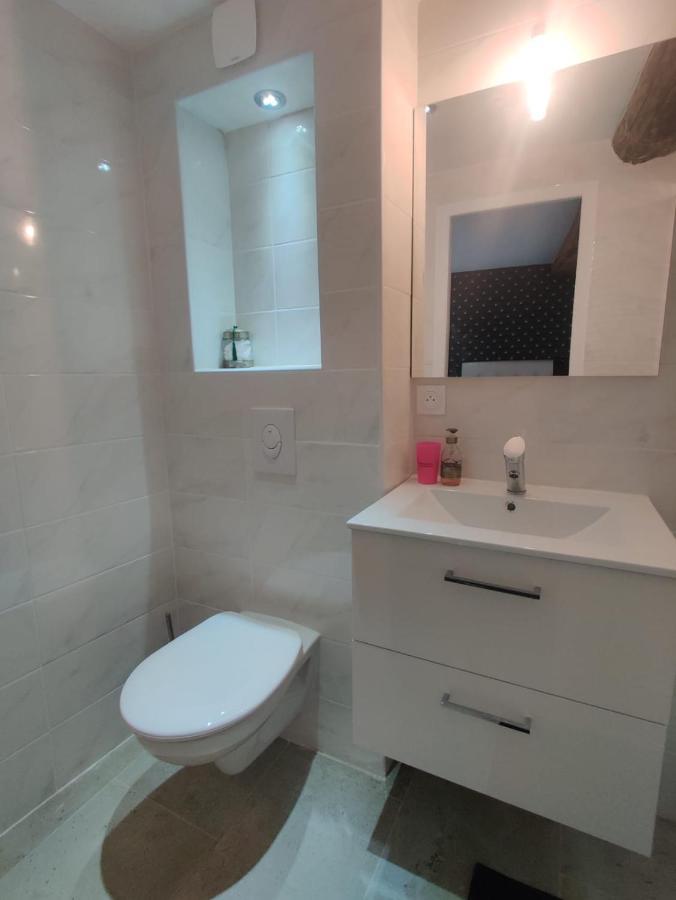 Logement Neuf Centre Du Village Aux Pieds Du Chateau Grimaud Esterno foto