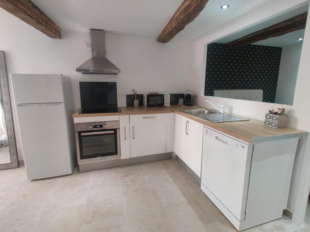 Logement Neuf Centre Du Village Aux Pieds Du Chateau Grimaud Esterno foto