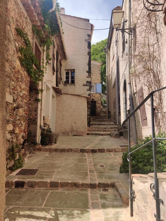 Logement Neuf Centre Du Village Aux Pieds Du Chateau Grimaud Esterno foto