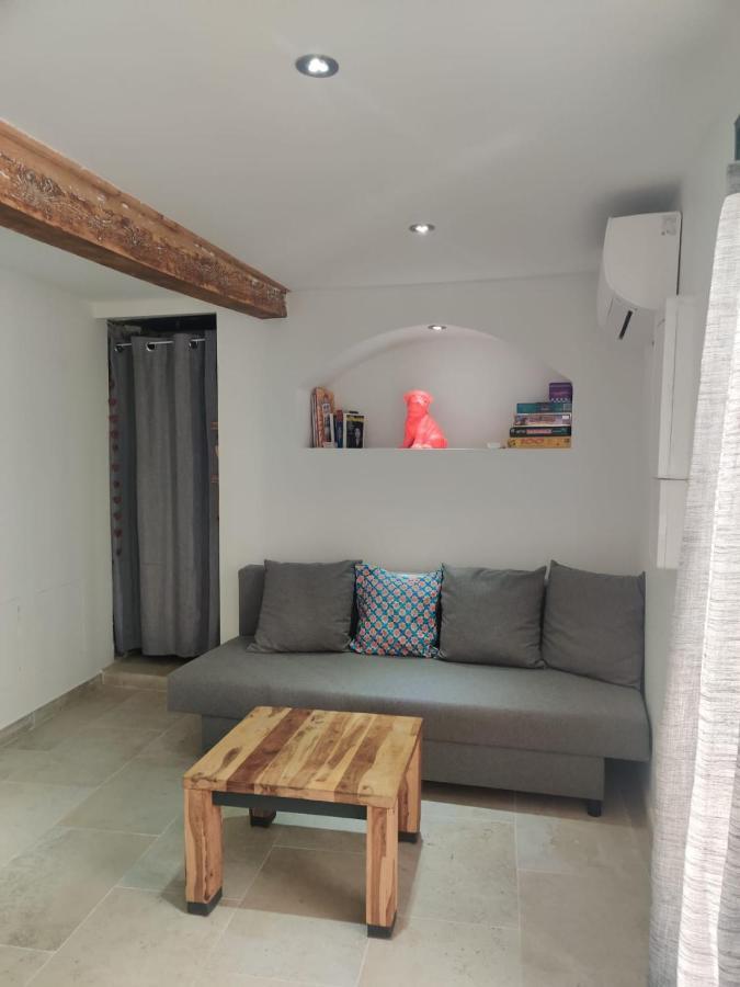 Logement Neuf Centre Du Village Aux Pieds Du Chateau Grimaud Esterno foto